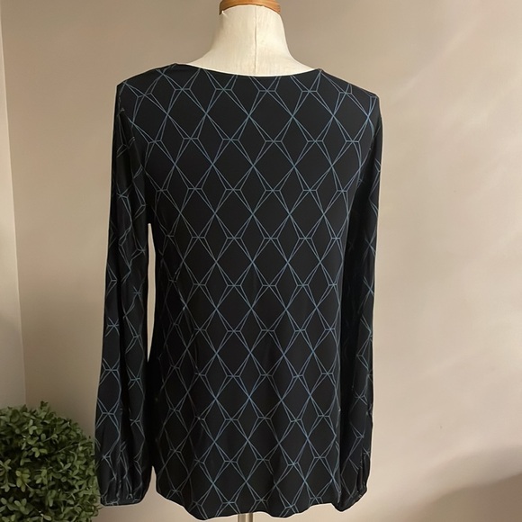 SOMA SO SOFT LONG SLEEVE STRETCH TOP size Small black w/ geometric green design - Picture 2 of 7
